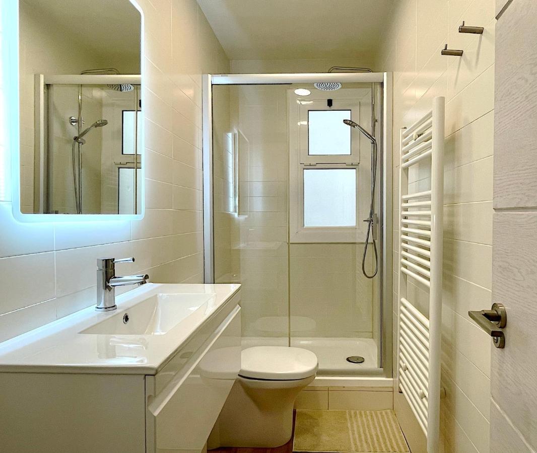 Abbott Apartment - 1 Min From The Beach - 100M2 - Sleeps 8 锡切斯 外观 照片