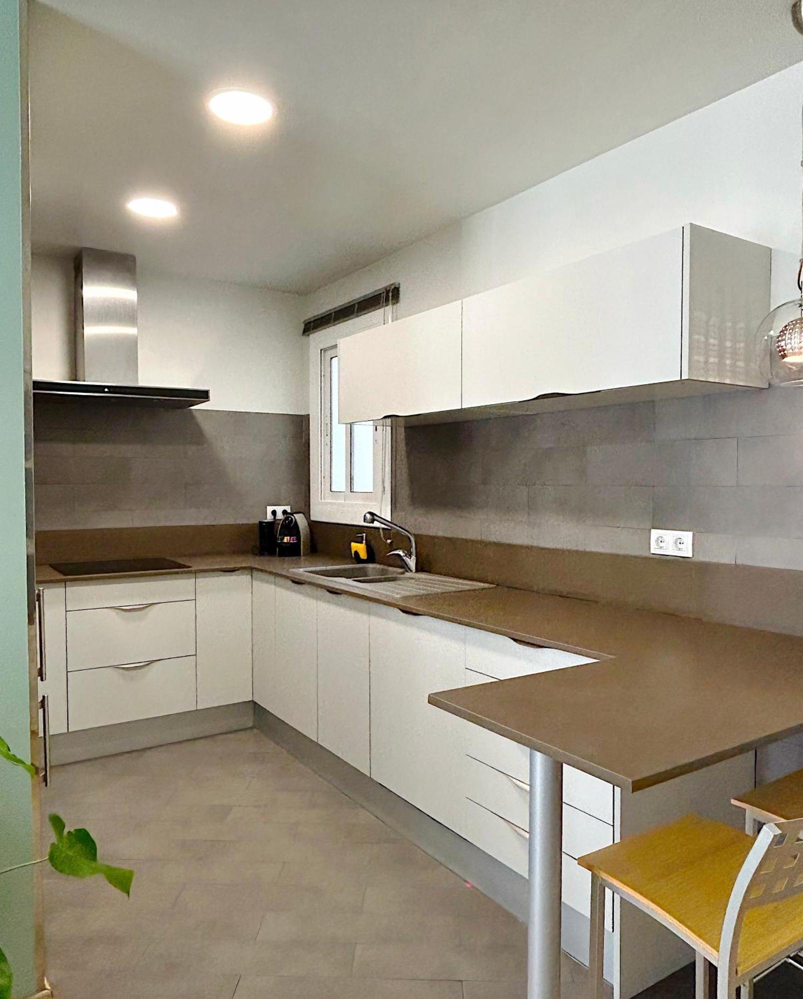 Abbott Apartment - 1 Min From The Beach - 100M2 - Sleeps 8 锡切斯 外观 照片